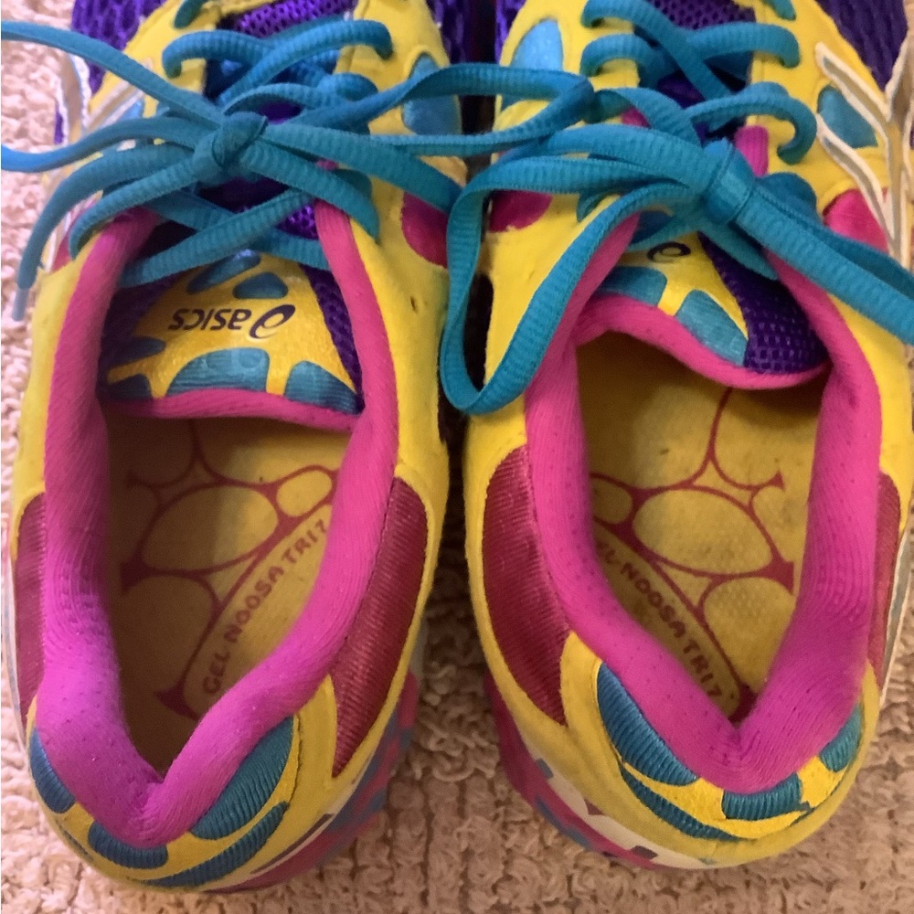 Asics Running shoe Gel-Noosa Tri 7, size 7.5, pink, teal blue, purple, & yellow. - Picture 3 of 8